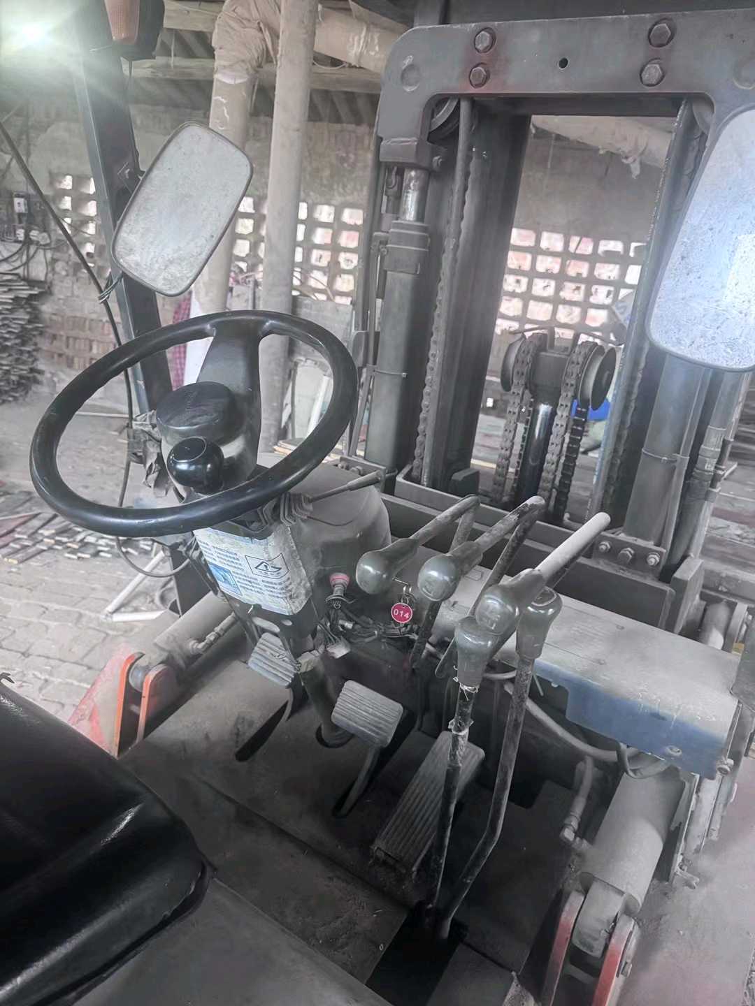 河北省衡水市桃城区中心街1号二手合力3吨升高0米柴油叉车