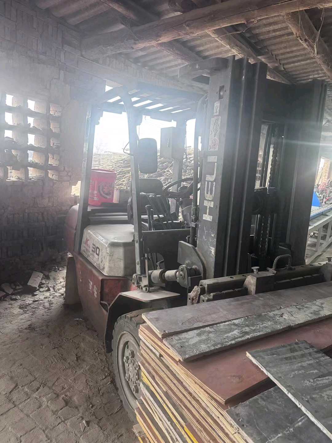 河北省衡水市桃城区中心街1号二手合力3吨升高0米柴油叉车