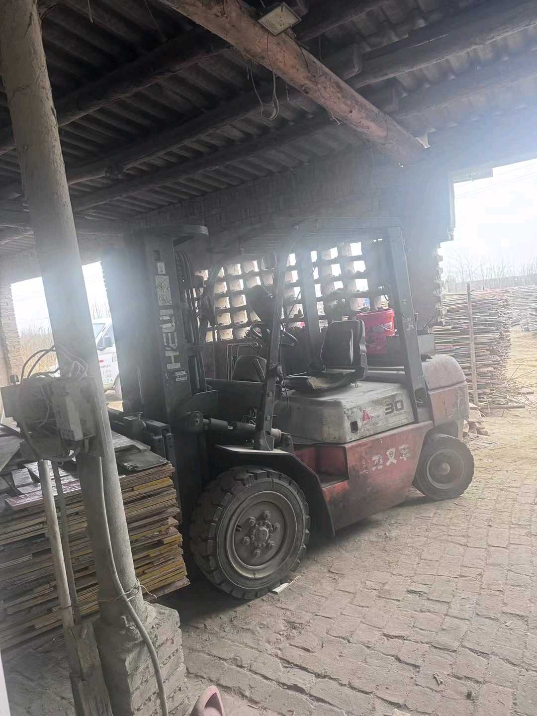河北省衡水市桃城区中心街1号二手合力3吨升高0米柴油叉车