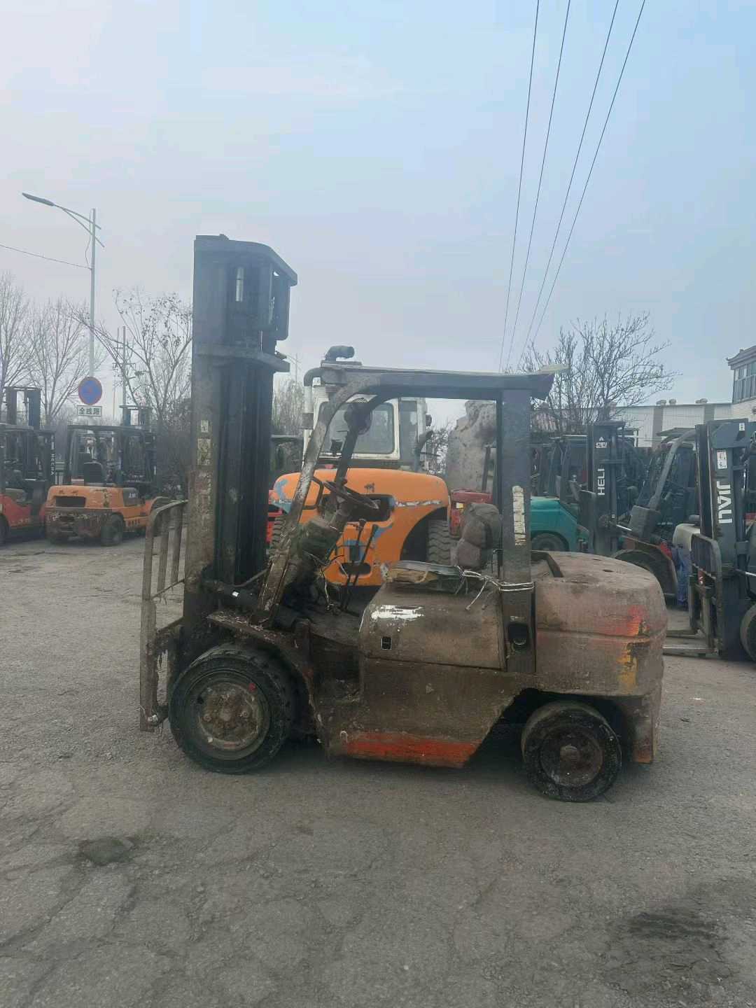 江苏省徐州市云龙区津浦西路202号二手合力3.5吨升高0米柴油叉车