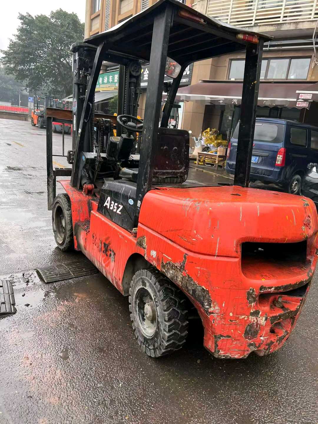 重庆市两江新区昆仑大道51号附8号二手杭叉3.5吨升高0米柴油叉车