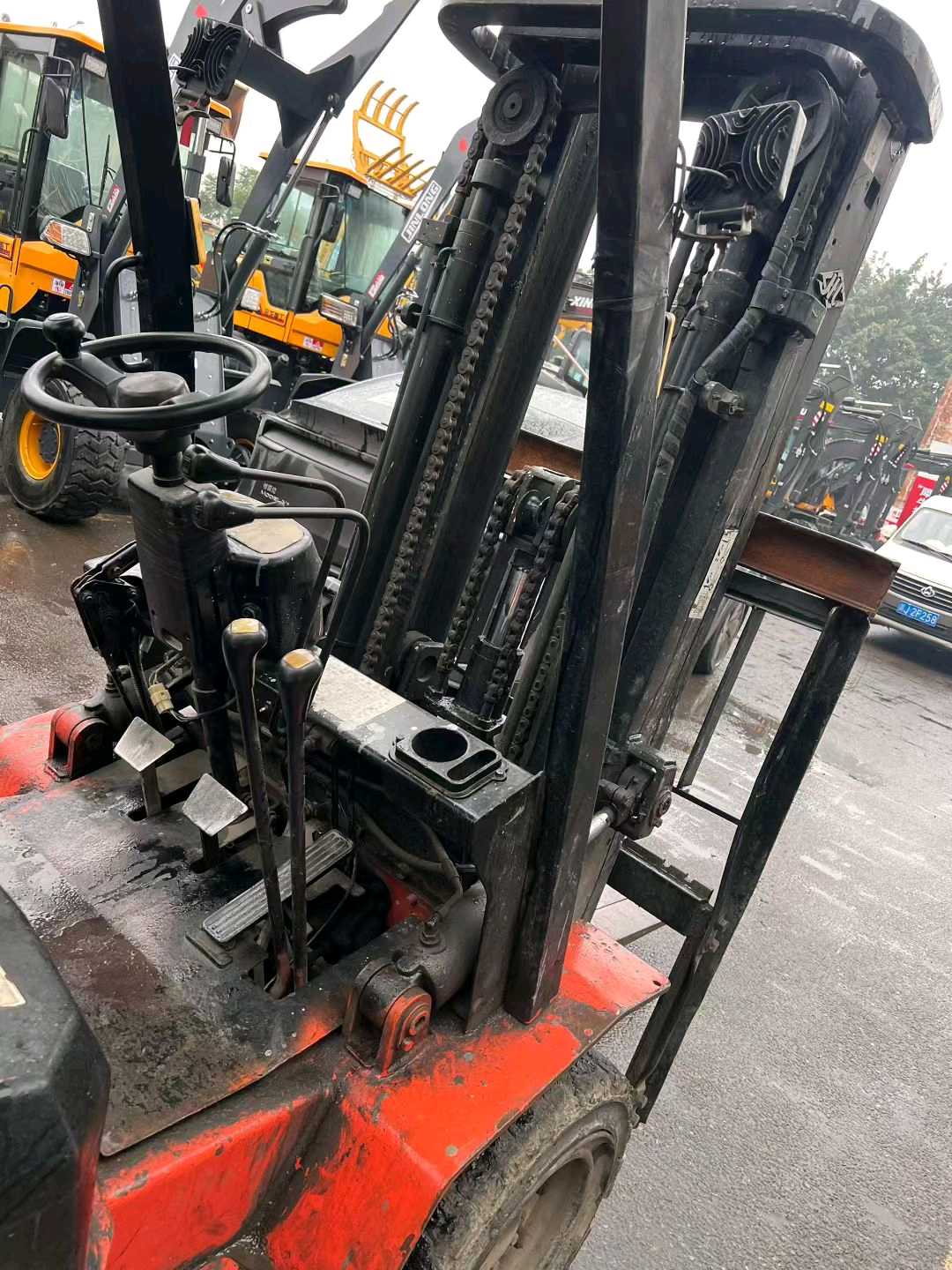 重庆市两江新区昆仑大道51号附8号二手杭叉3.5吨升高0米柴油叉车