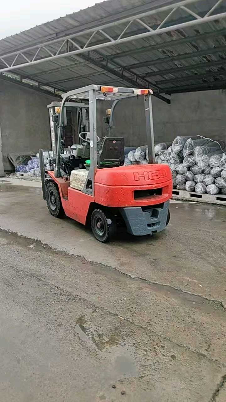 江苏省常州市天宁区关河中路138号二手合力2.5吨升高0米柴油叉车