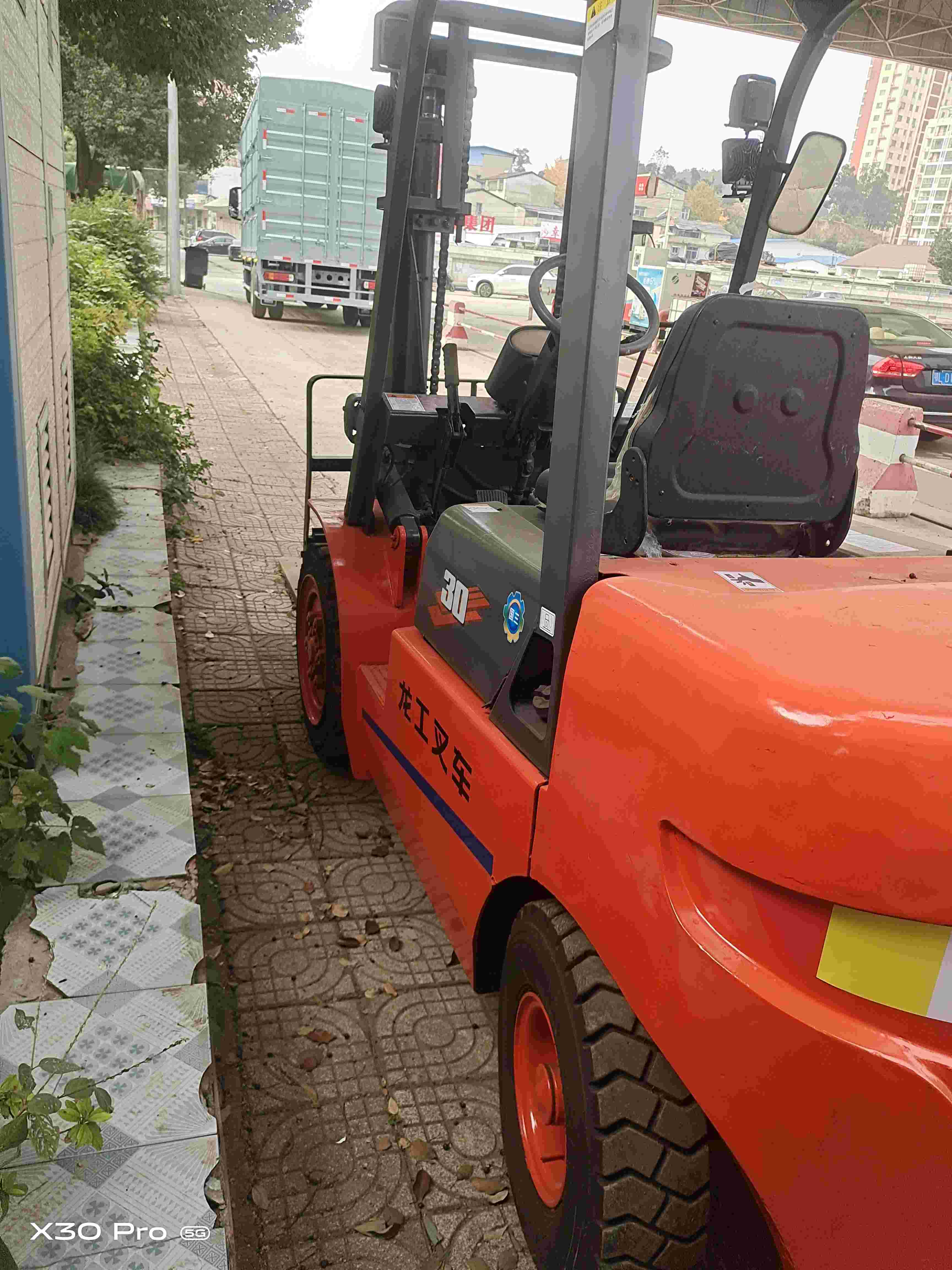 湖北省咸宁市赤壁市赤壁大道427号二手龙工257743.0吨升高0米柴油叉车