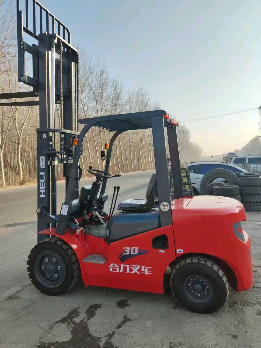 河北省廊坊市安次区常甫路与顺安道交叉口东北侧二手合力3吨升高0米柴油叉车