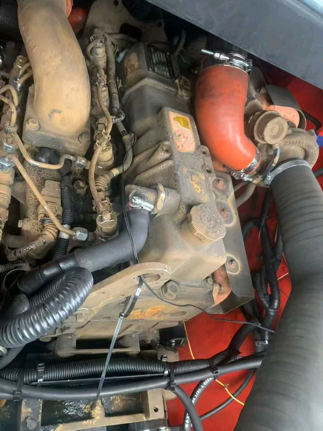 山东省德州市德城区迎宾大街二手杭叉8.5吨升高0米柴油叉车