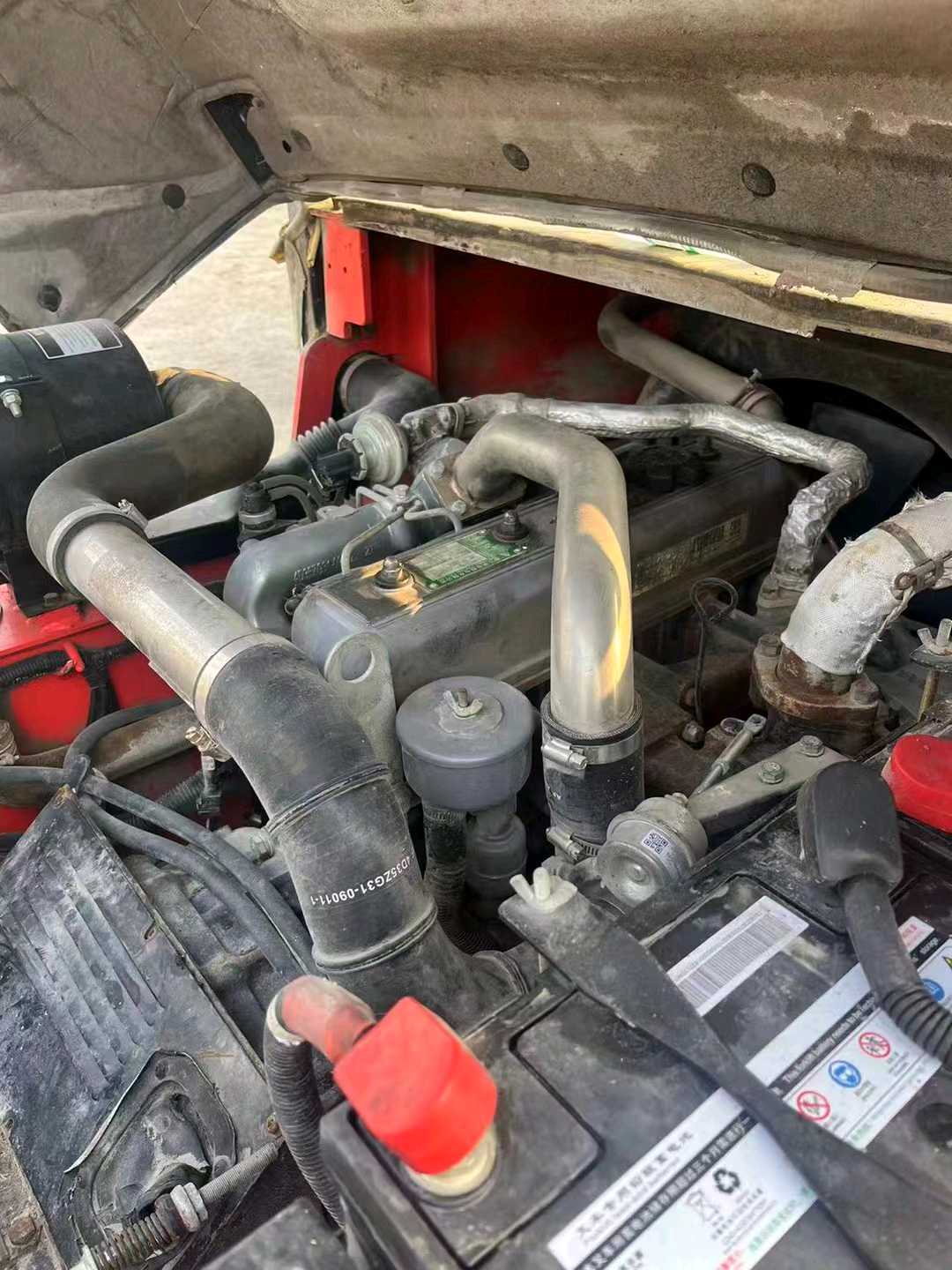 山东省淄博市张店区王舍路二手杭叉4吨升高0米柴油叉车