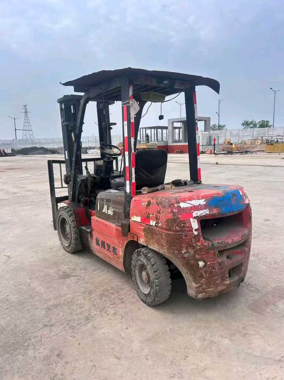 安徽省铜陵市铜官区北京东路与沿新公路交汇处东侧二手杭叉3吨升高0米柴油叉车