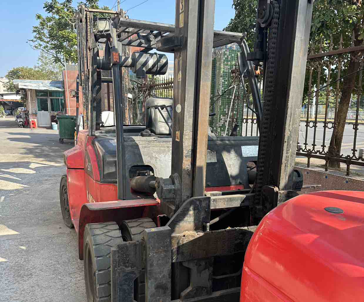 广东省惠州市惠城区联发大道惠州市溢新实业有限公司二手杭叉5吨升高0米柴油叉车