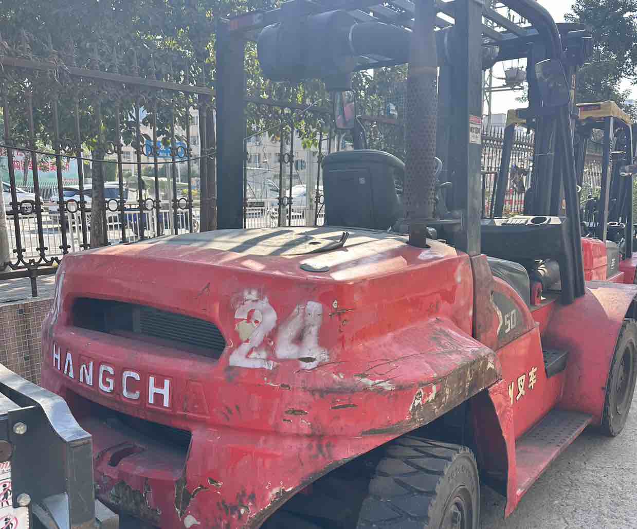 广东省惠州市惠城区联发大道惠州市溢新实业有限公司二手杭叉5吨升高0米柴油叉车