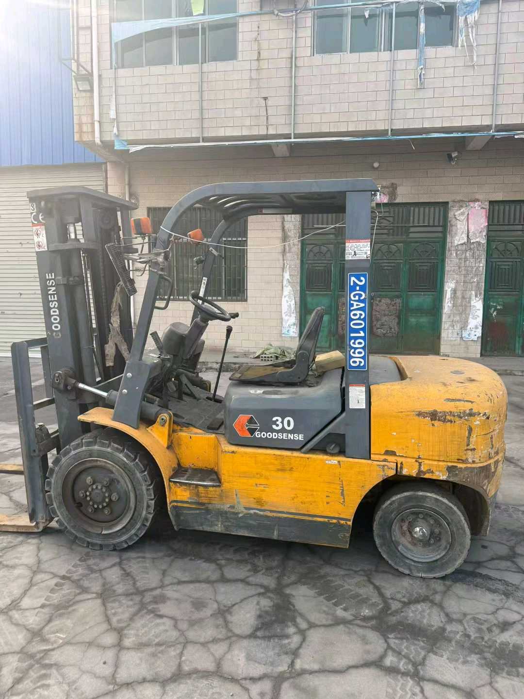 河南省郑州市二七区二马路82号二手吉鑫祥3吨升高0米柴油叉车