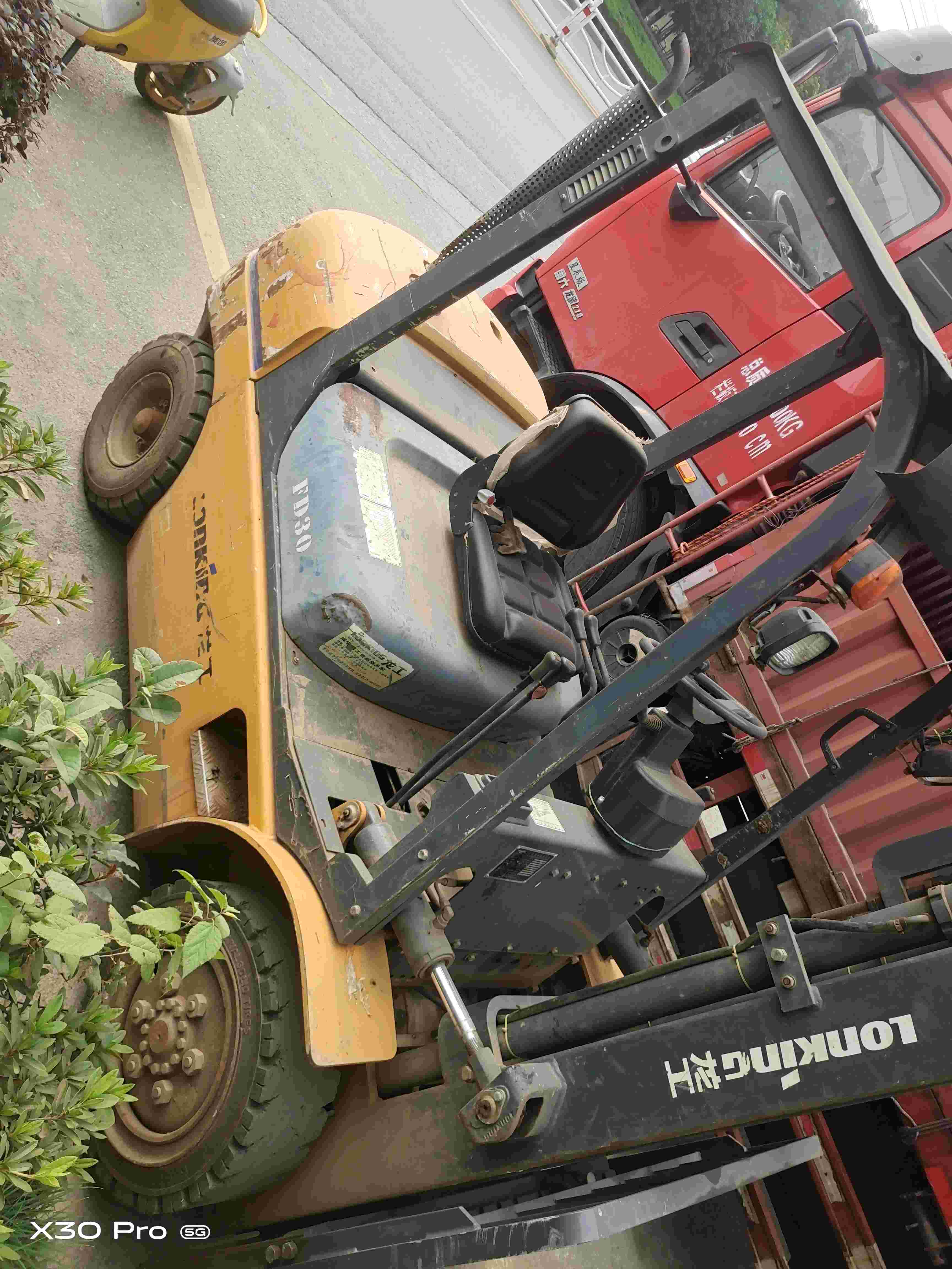 湖北省咸宁市赤壁市赤壁大道427号二手龙工257743.0吨升高0米柴油叉车