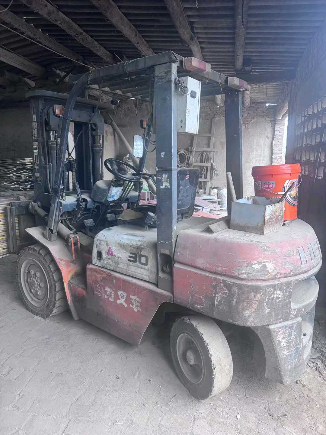 河北省衡水市桃城区中心街1号二手合力3吨升高0米柴油叉车