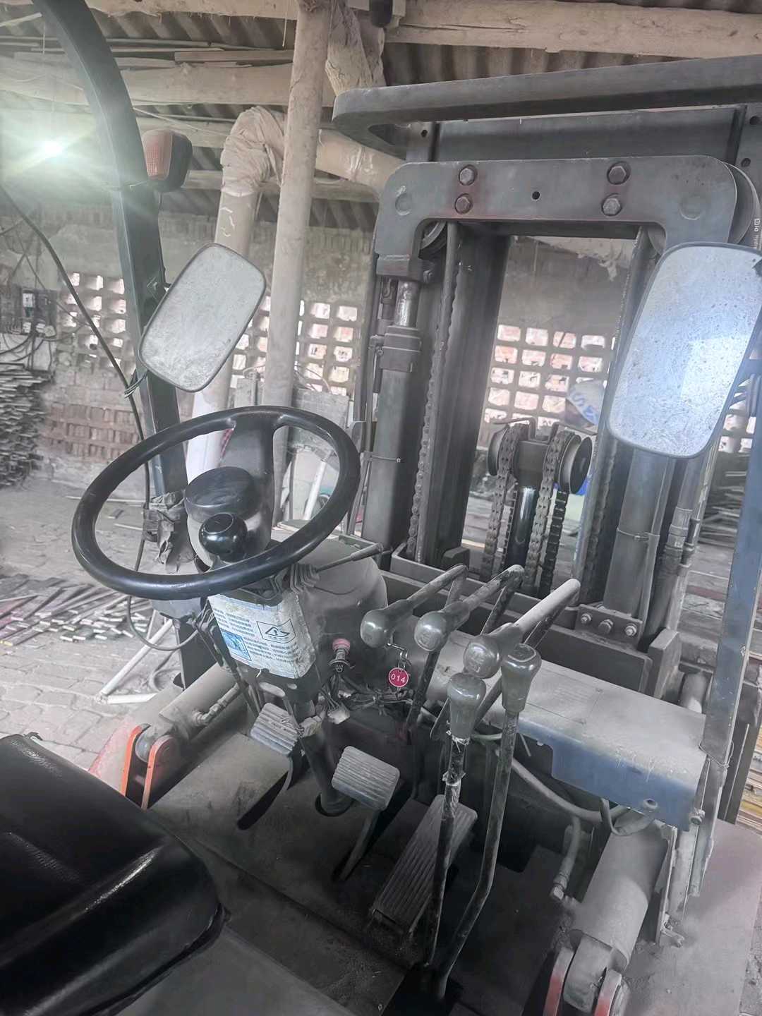 河北省衡水市桃城区中心街1号二手合力3吨升高0米柴油叉车