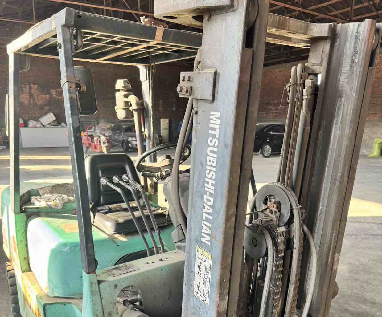 辽宁省大连市中山区胜利东路大连市中山区实验学校二手三菱力至优系列3.5吨升高0米柴油叉车