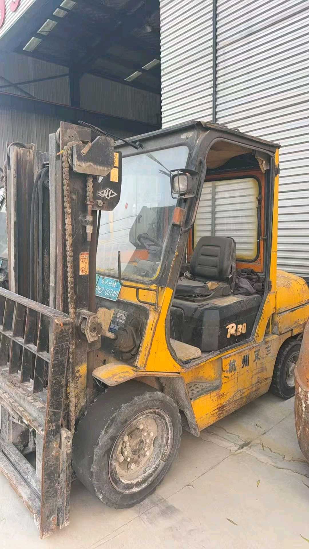 江苏省苏州市姑苏区苏站路27号(苏州火车站地铁站1A入口旁)二手合力3吨升高0米柴油叉车