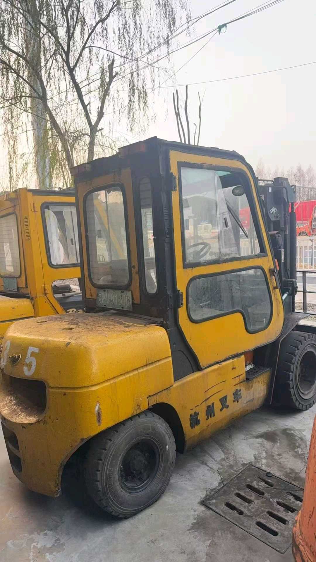 江苏省苏州市姑苏区苏站路27号(苏州火车站地铁站1A入口旁)二手合力3吨升高0米柴油叉车