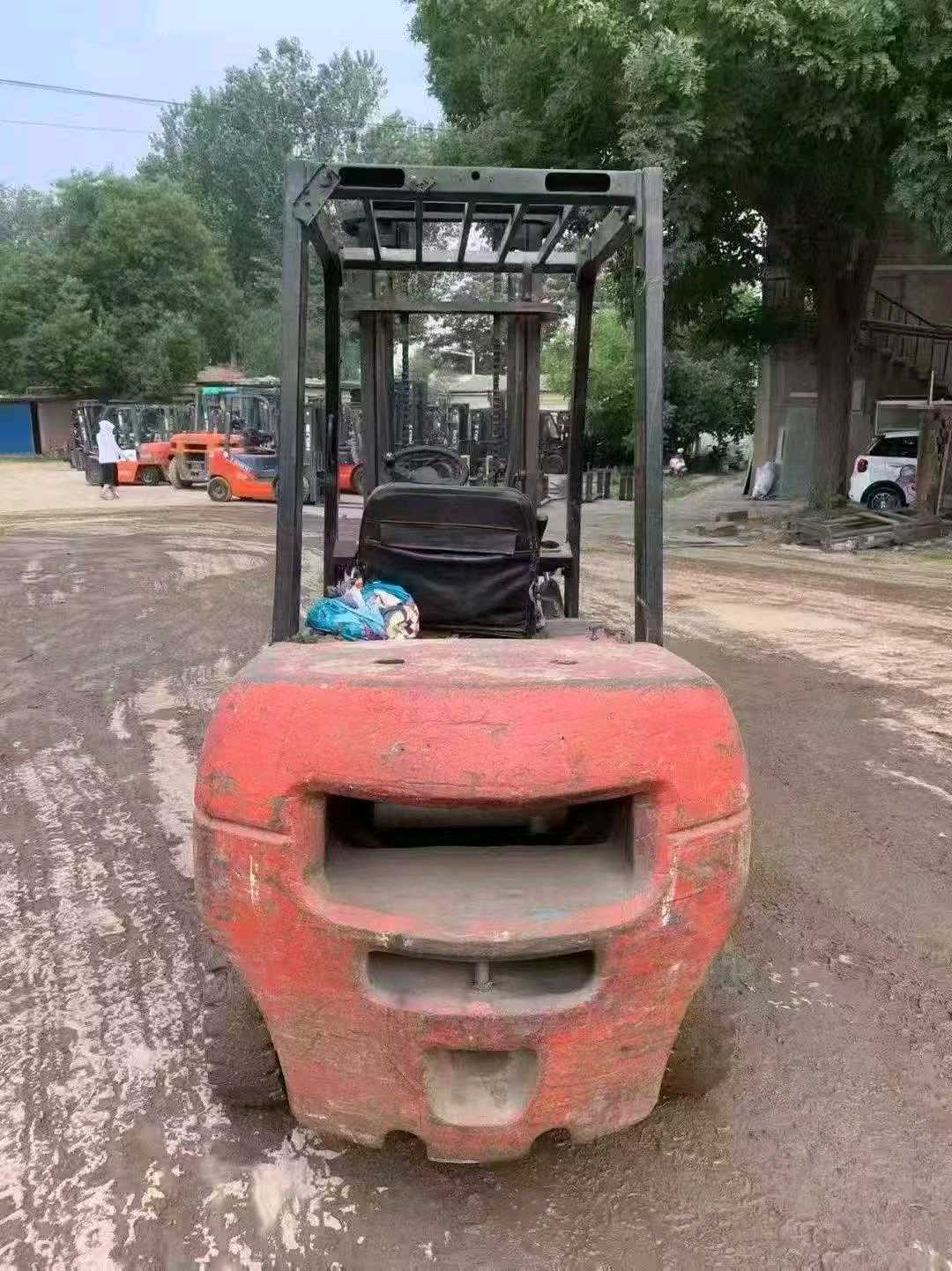 山东省德州市德城区迎宾大街二手杭叉3.5吨升高0米柴油叉车