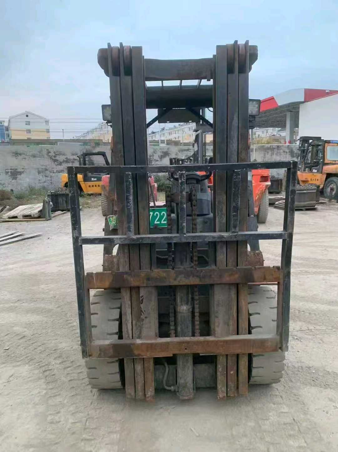 山东省德州市德城区迎宾大街二手杭叉3吨升高0米柴油叉车