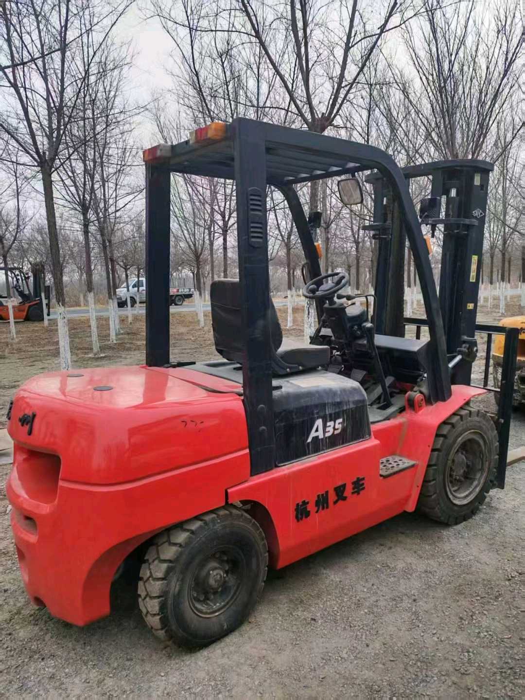 天津市河东区新纬路1号二手杭叉3.5吨升高0米柴油叉车