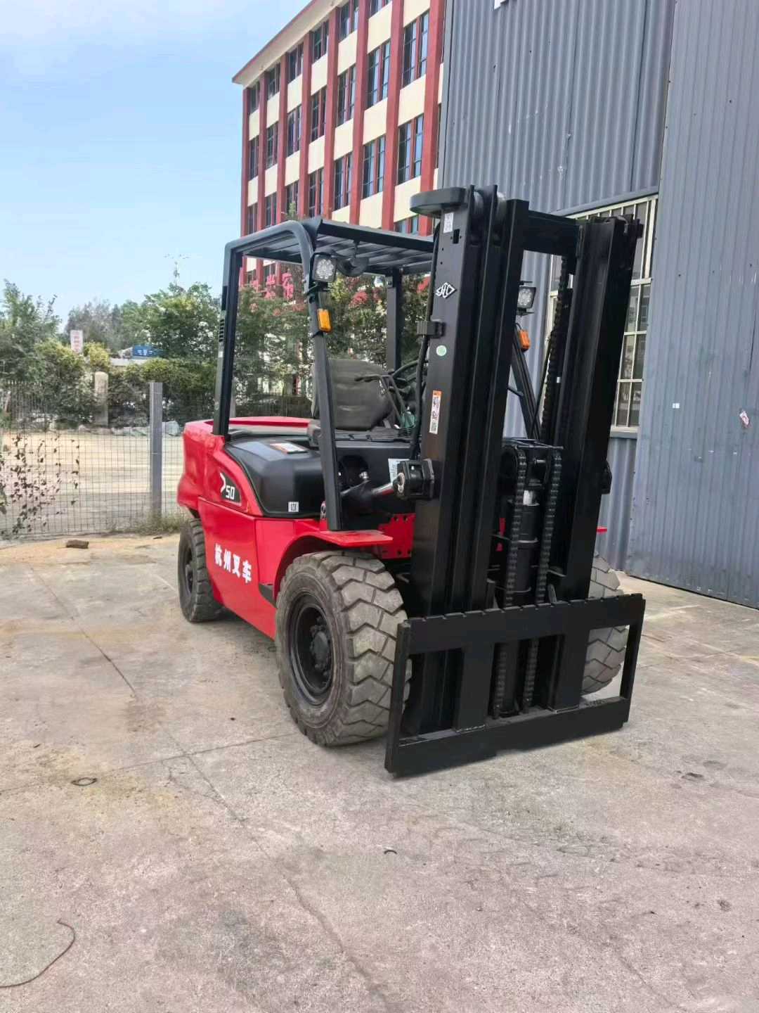 山东省临沂市兰山区沂蒙路223号二手杭叉5吨升高0米柴油叉车