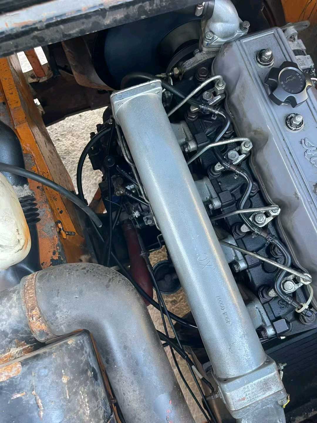 天津市河东区新纬路1号二手杭叉5吨升高0米柴油叉车