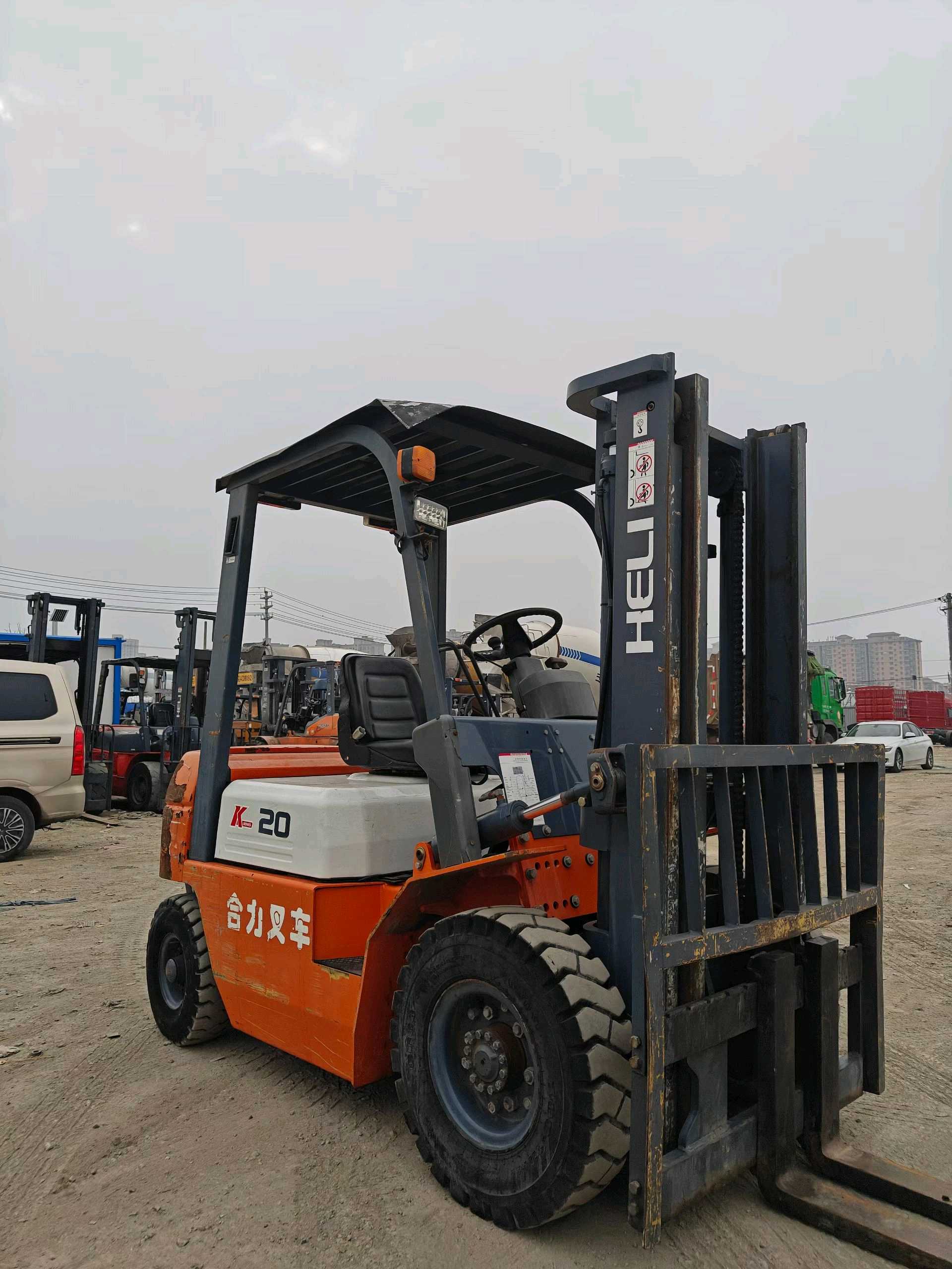安徽省合肥市瑶海区站前路1号二手合力2吨升高0米柴油叉车