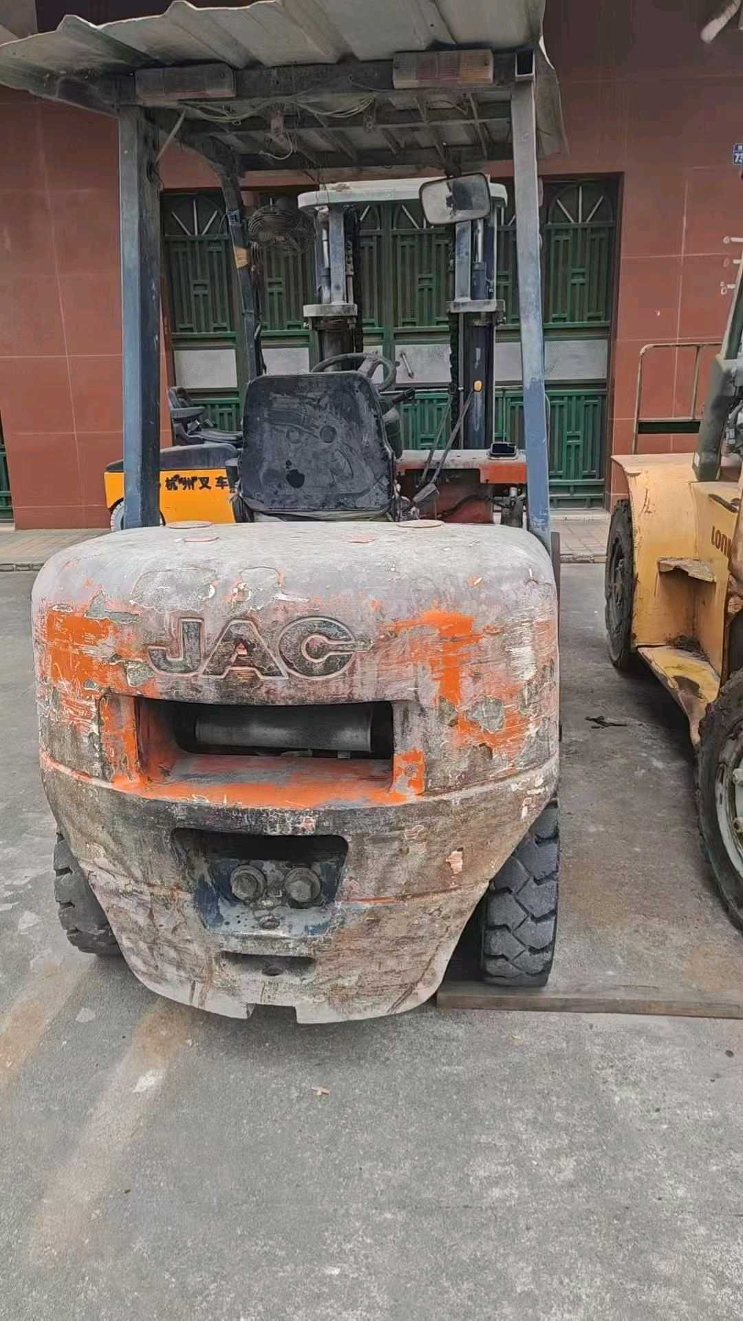 安徽省铜陵市铜官区北京东路与沿新公路交汇处东侧二手江淮3吨升高0米柴油叉车