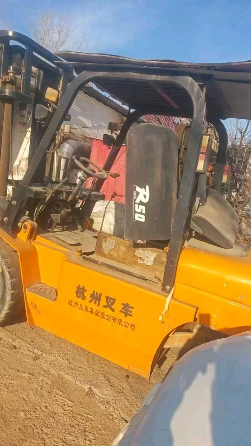 河南省郑州市二七区二马路82号二手杭叉5吨升高0米柴油叉车