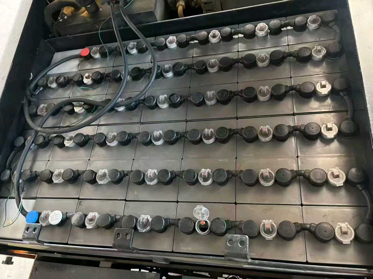 河北省廊坊市安次区常甫路与顺安道交叉口东北侧二手杭叉5吨升高0米电动叉车