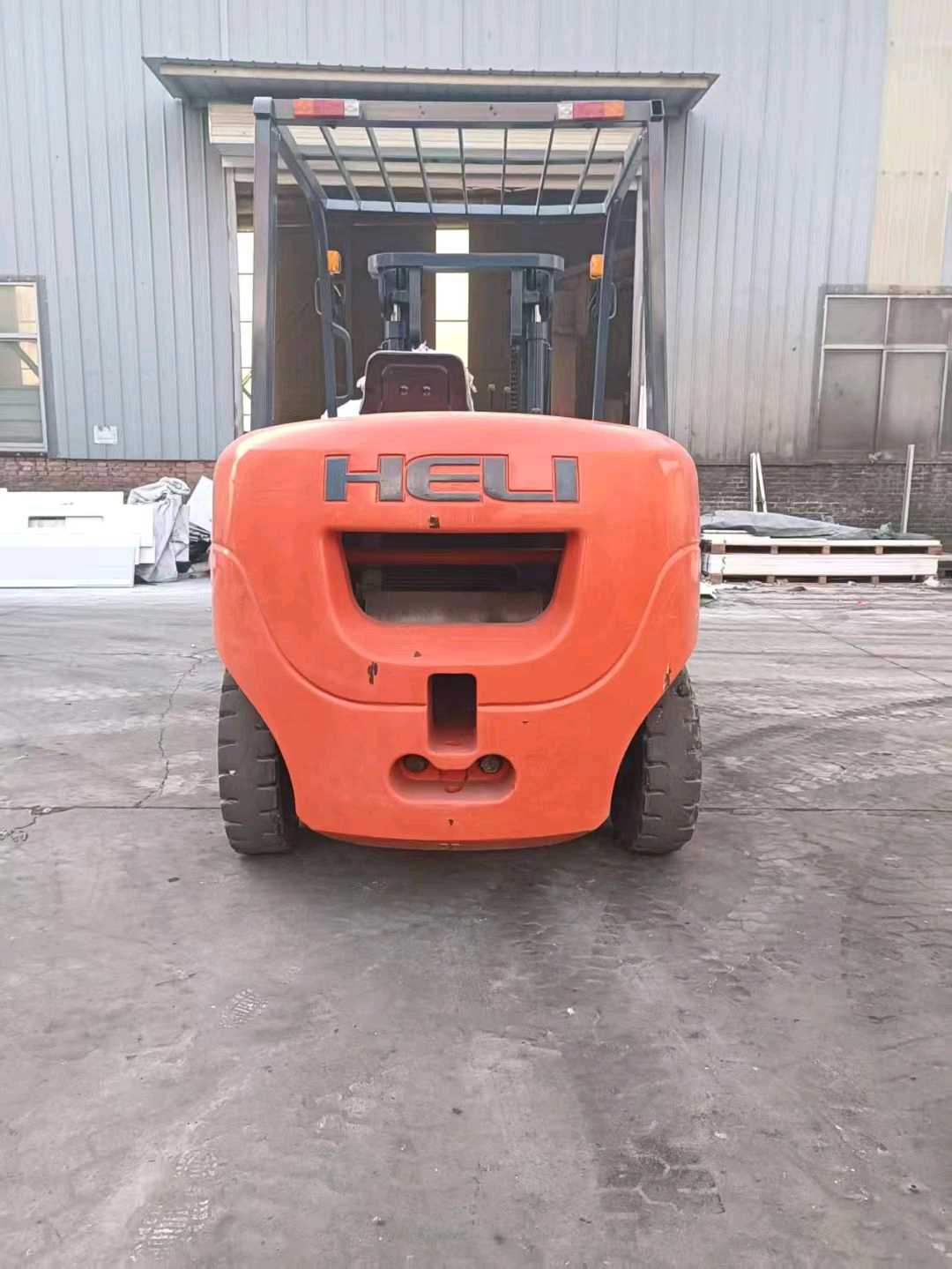 河北省廊坊市安次区常甫路与顺安道交叉口东北侧二手合力5吨升高0米柴油叉车