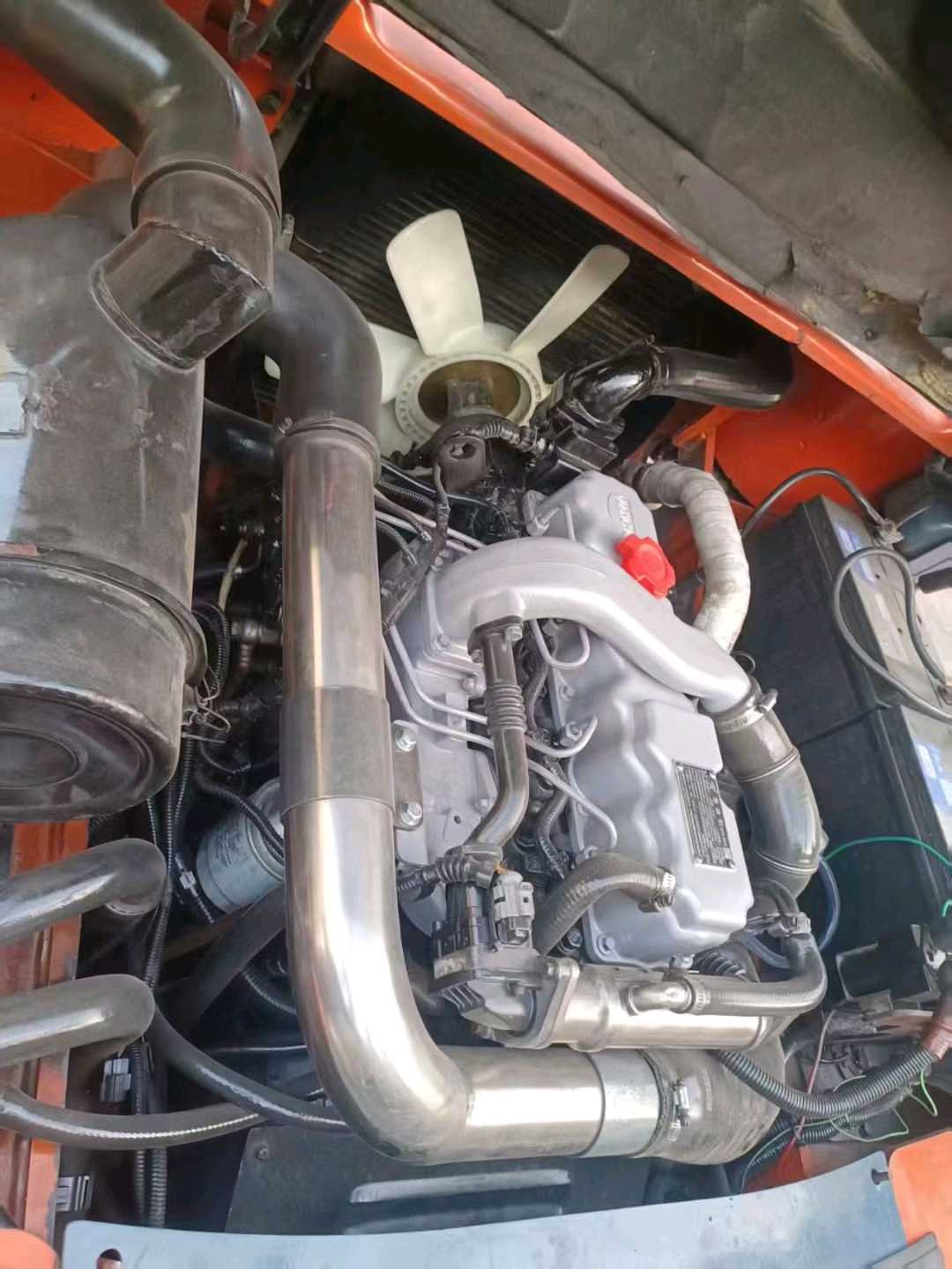 河北省廊坊市安次区常甫路与顺安道交叉口东北侧二手合力5吨升高0米柴油叉车