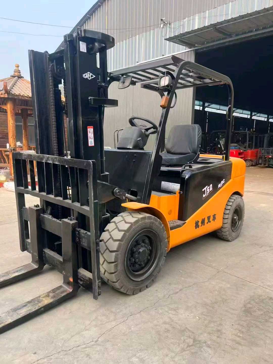 河北省廊坊市安次区常甫路与顺安道交叉口东北侧二手杭叉5吨升高0米电动叉车