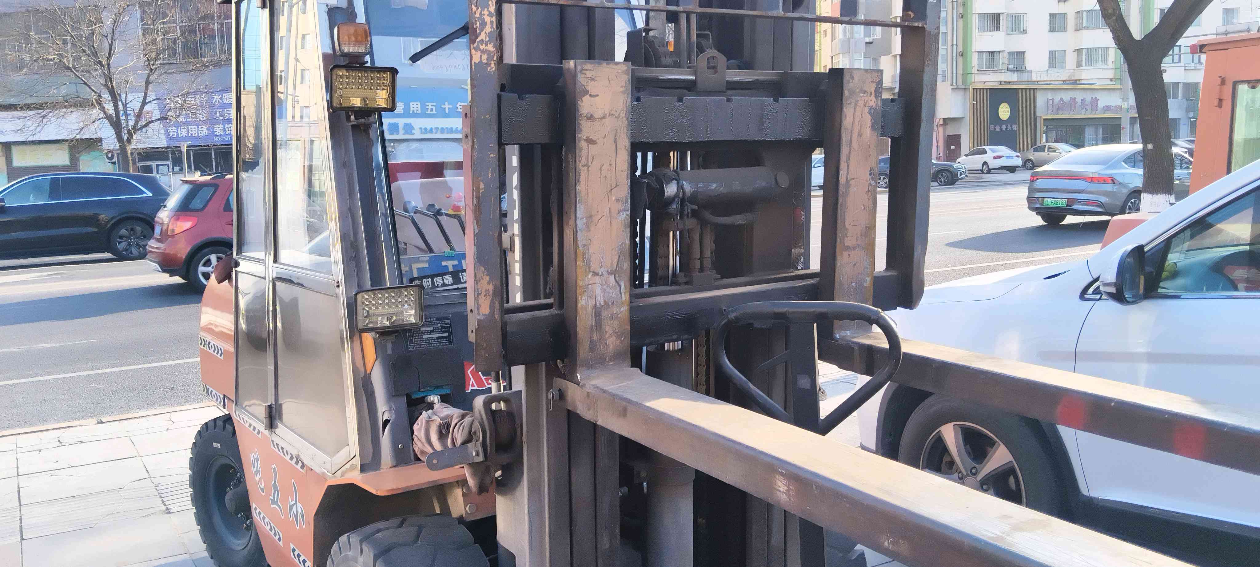 辽宁省盘锦市兴隆台区渤海街道兴油街油建二公司红苹果幼儿园1园后排二手其他4吨升高0米柴油叉车