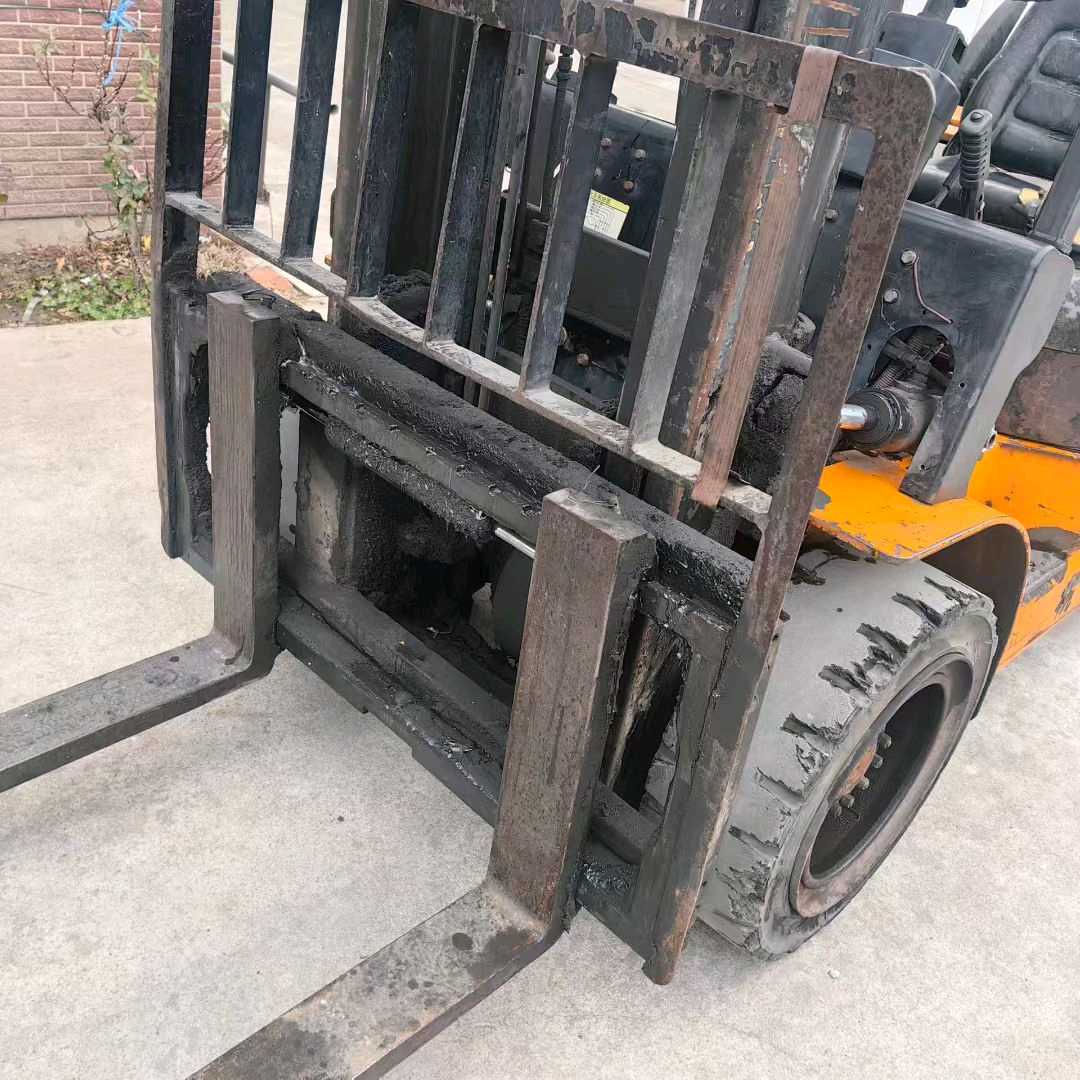 江苏省常州市天宁区关河中路138号二手杭叉3吨升高0米柴油叉车