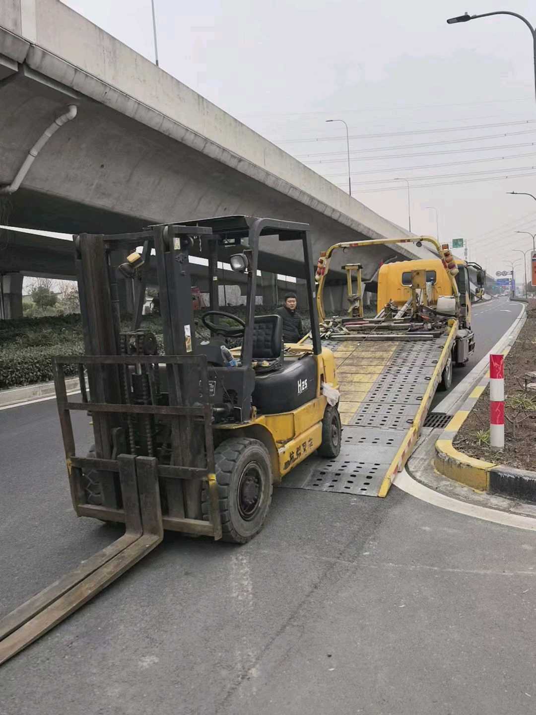 江苏省常州市天宁区关河中路138号二手杭叉2.5吨升高0米柴油叉车