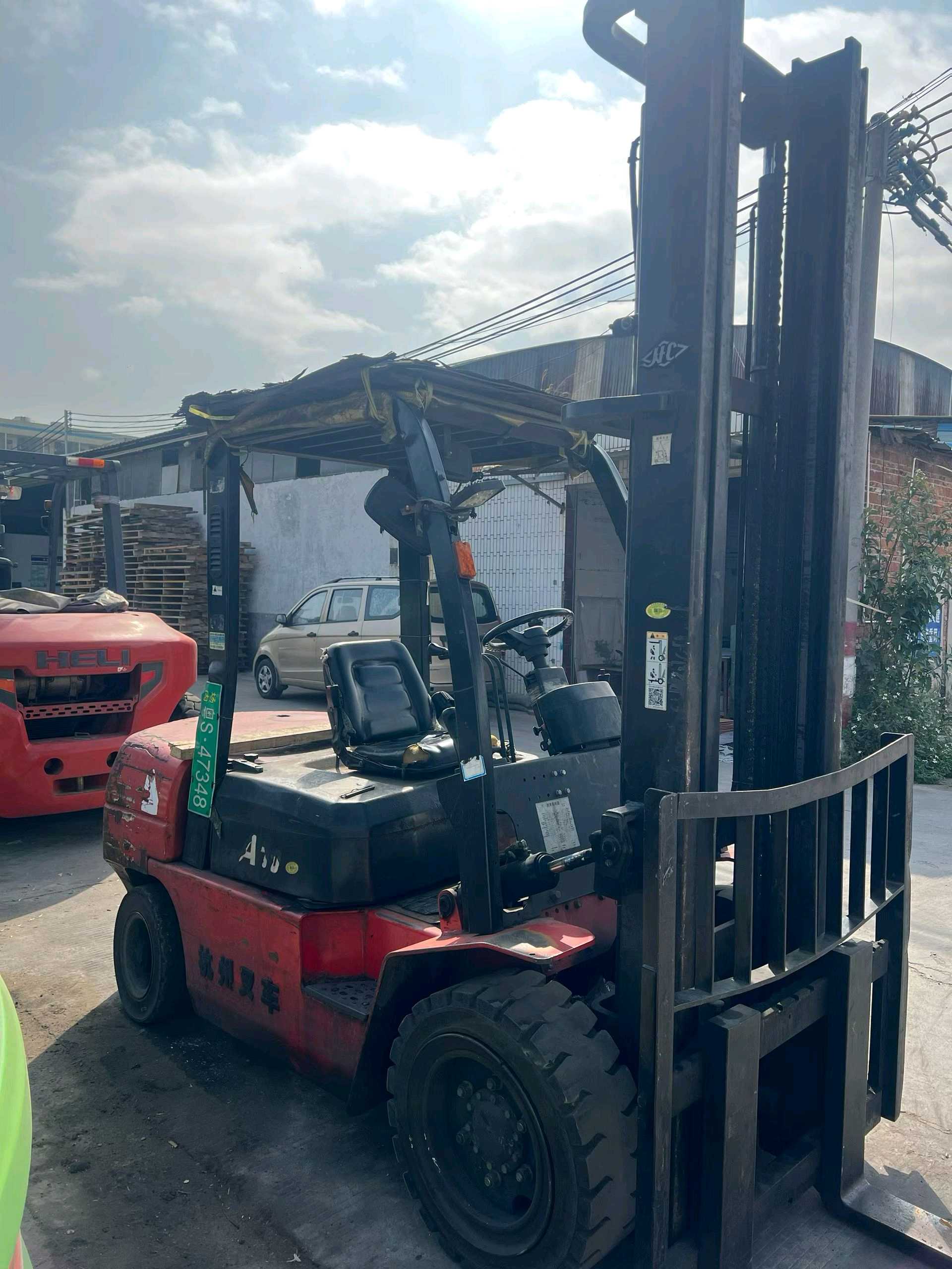 广东省东莞市环湖西路二手杭叉3.5吨升高0米柴油叉车