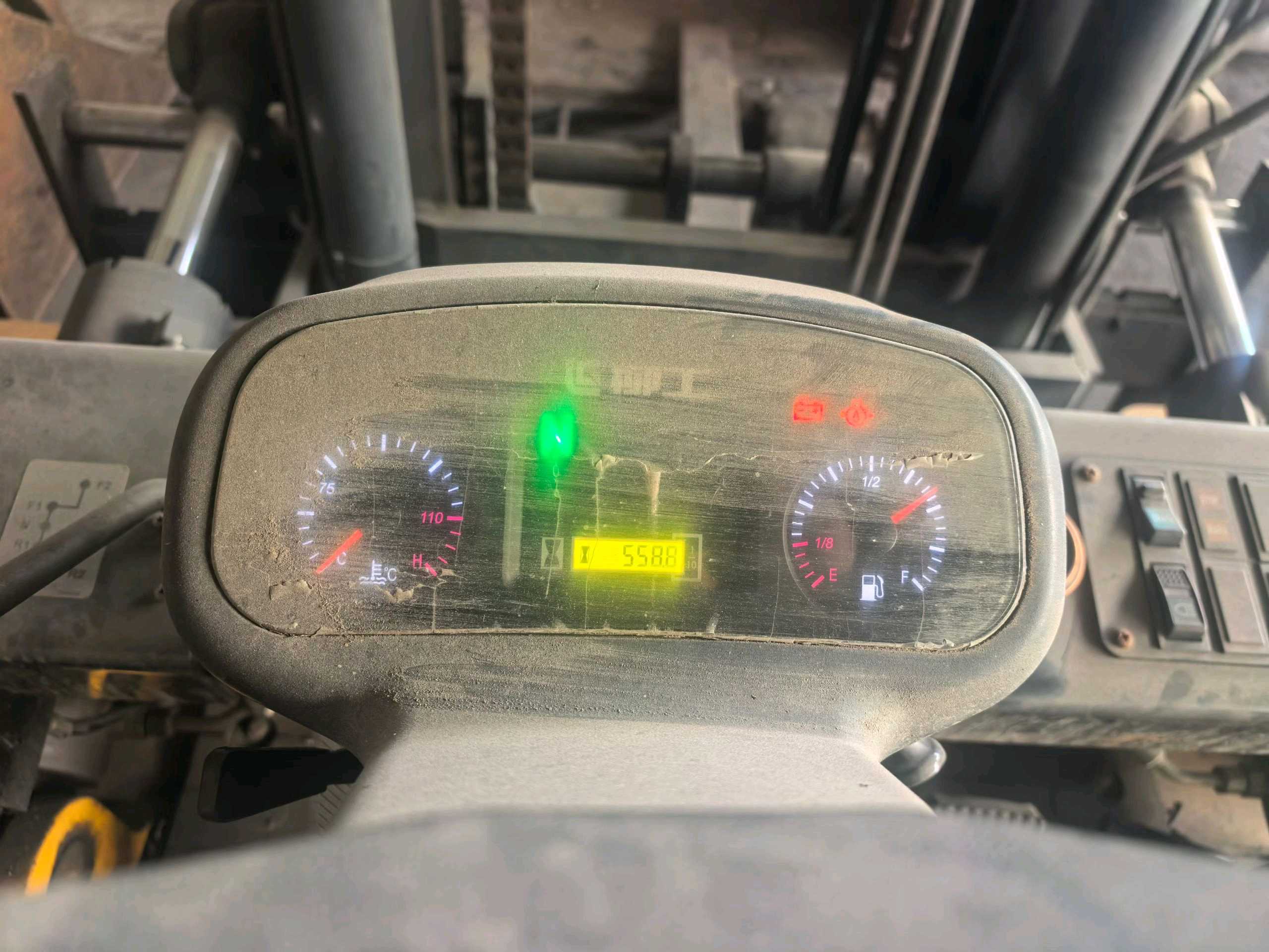 广东省广州市海珠区阅江西路222号二手柳工7吨升高0米柴油叉车