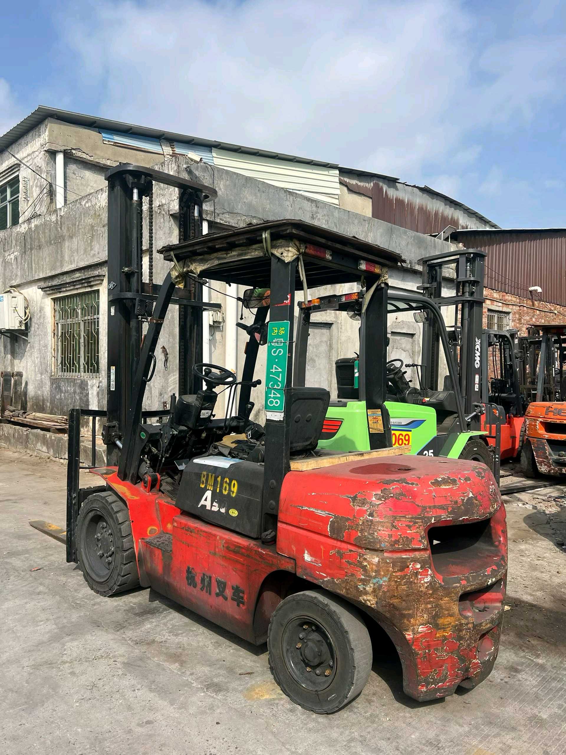 广东省东莞市环湖西路二手杭叉3.5吨升高0米柴油叉车