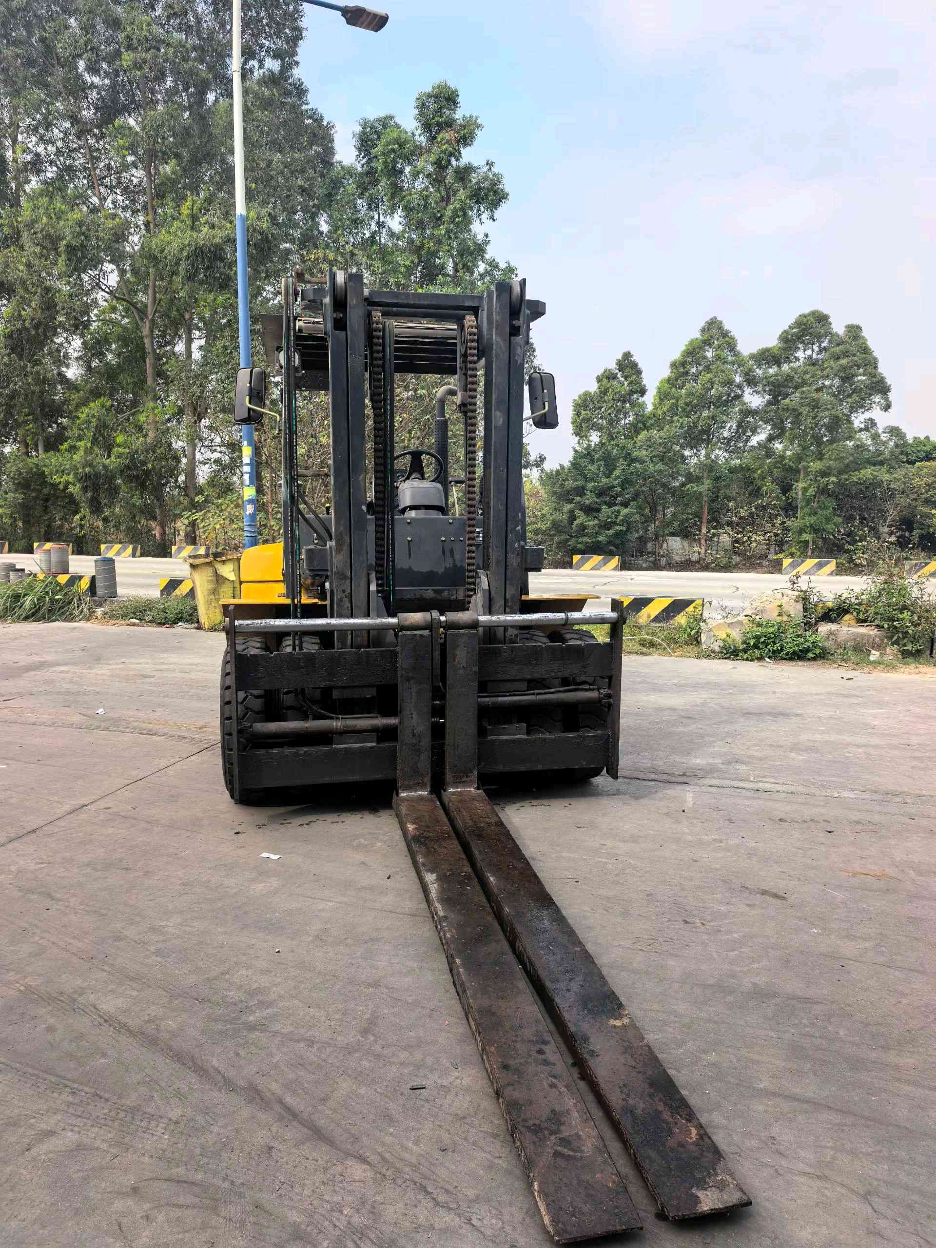 广东省广州市海珠区阅江西路222号二手柳工7吨升高0米柴油叉车