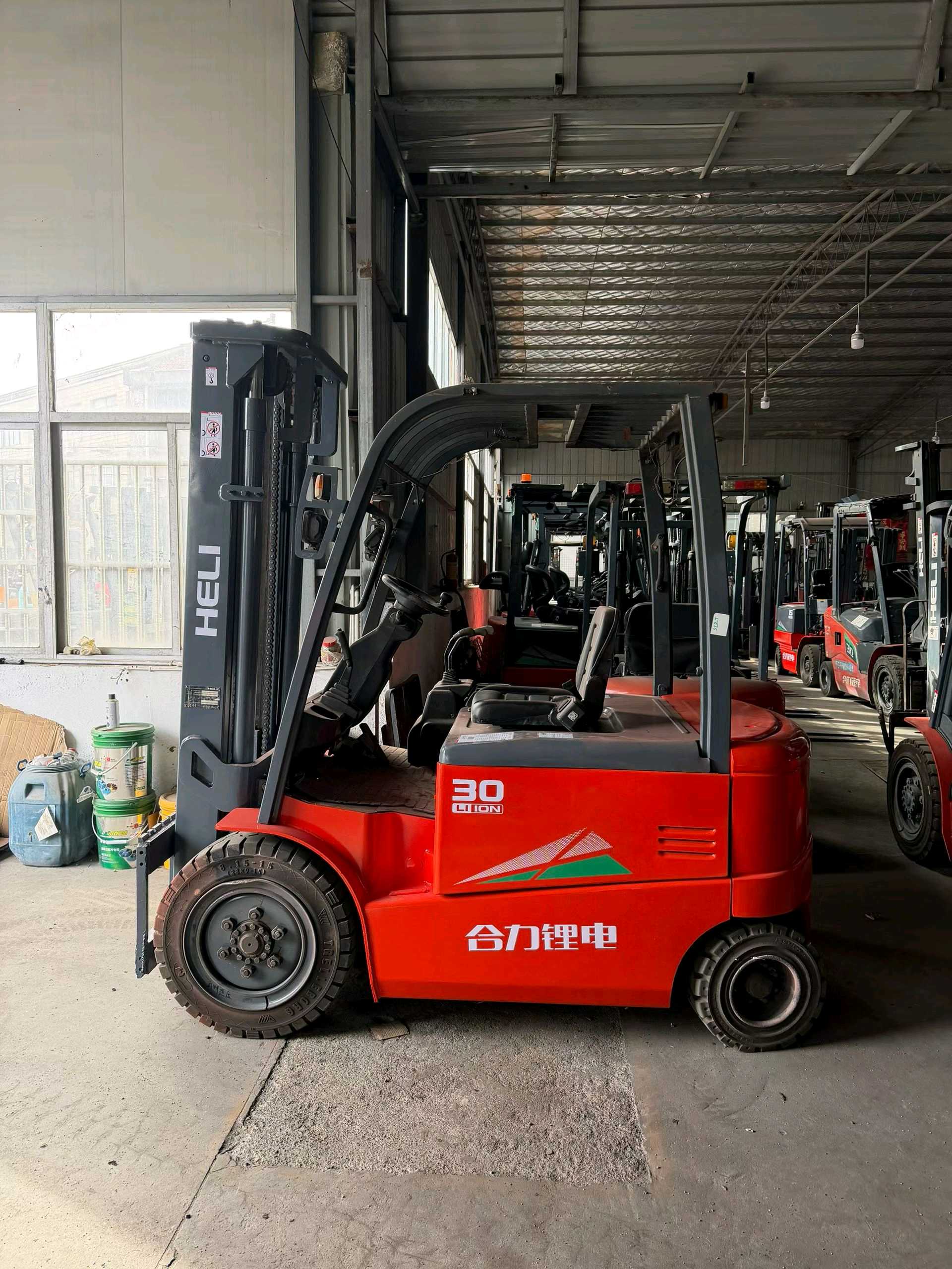 二手合力3吨平衡重式电车出租