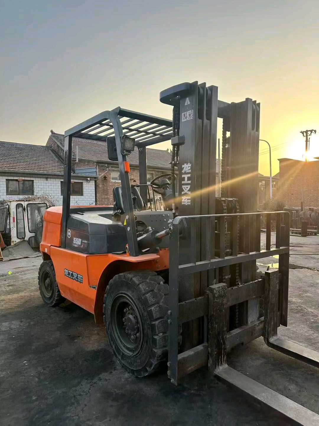 龙工5吨柴油车出租【价格 价格一览表 多少钱一个月】