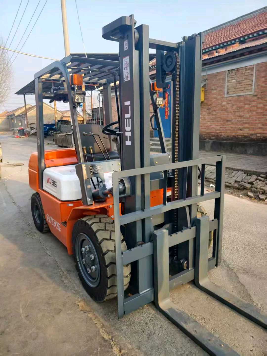 河北省廊坊市安次区常甫路与顺安道交叉口东北侧二手合力3.5吨升高0米柴油叉车