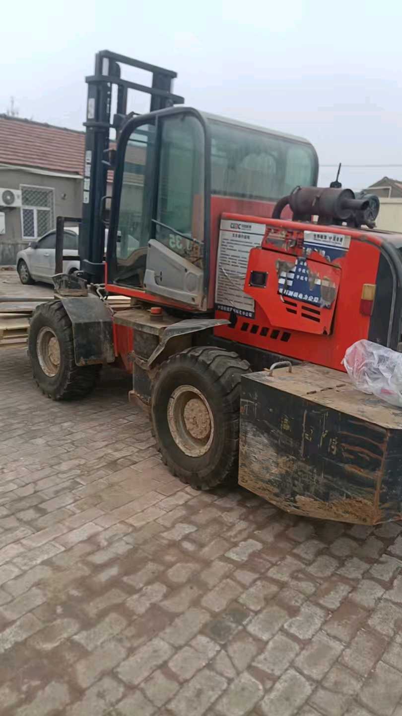 山东省东营市广饶县渤海路与聚财路交叉口东南方向188米左右二手其他384623.5吨升高0米柴油叉车