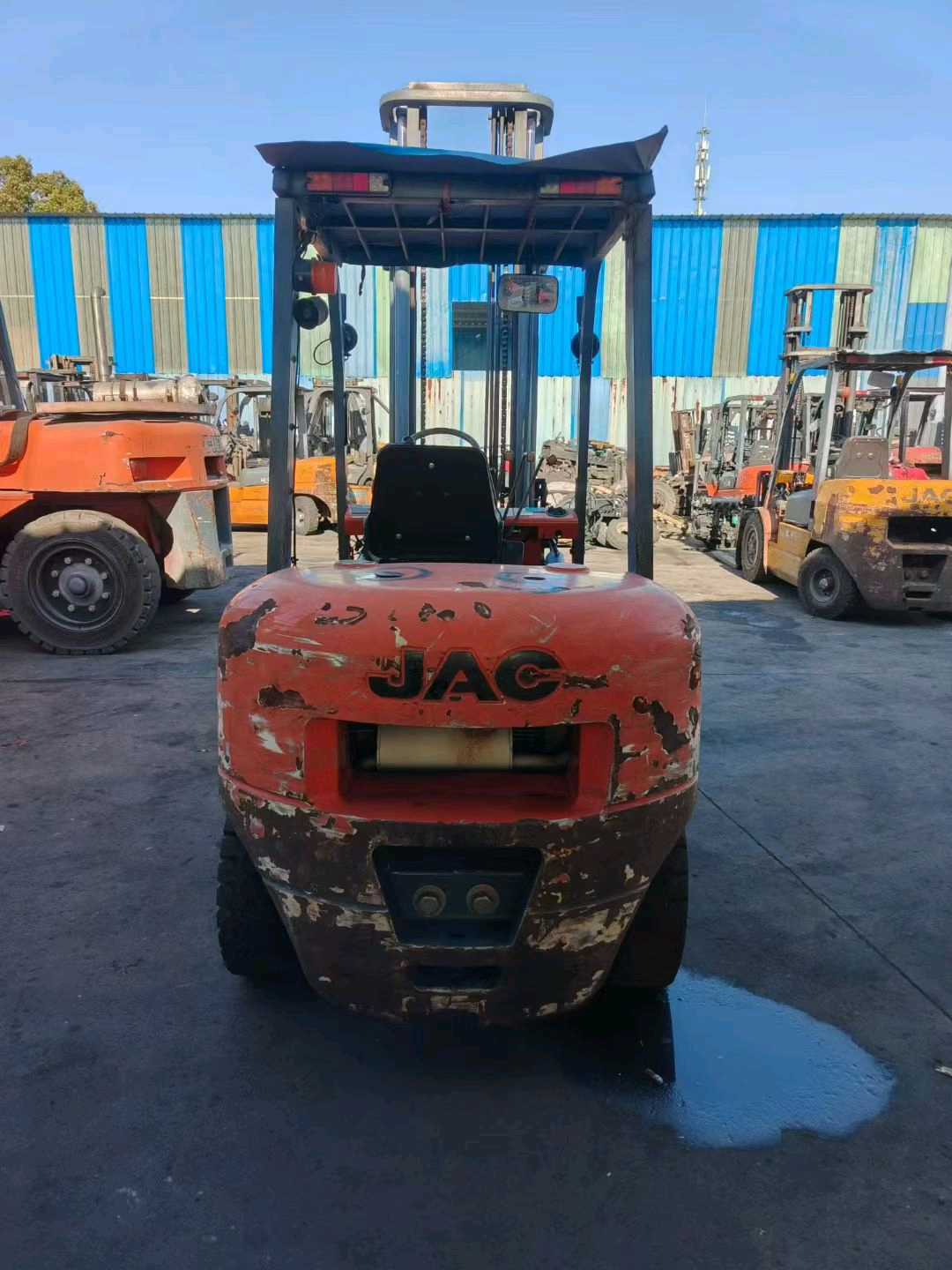 江苏省常州市天宁区关河中路138号二手江淮3吨升高0米柴油叉车