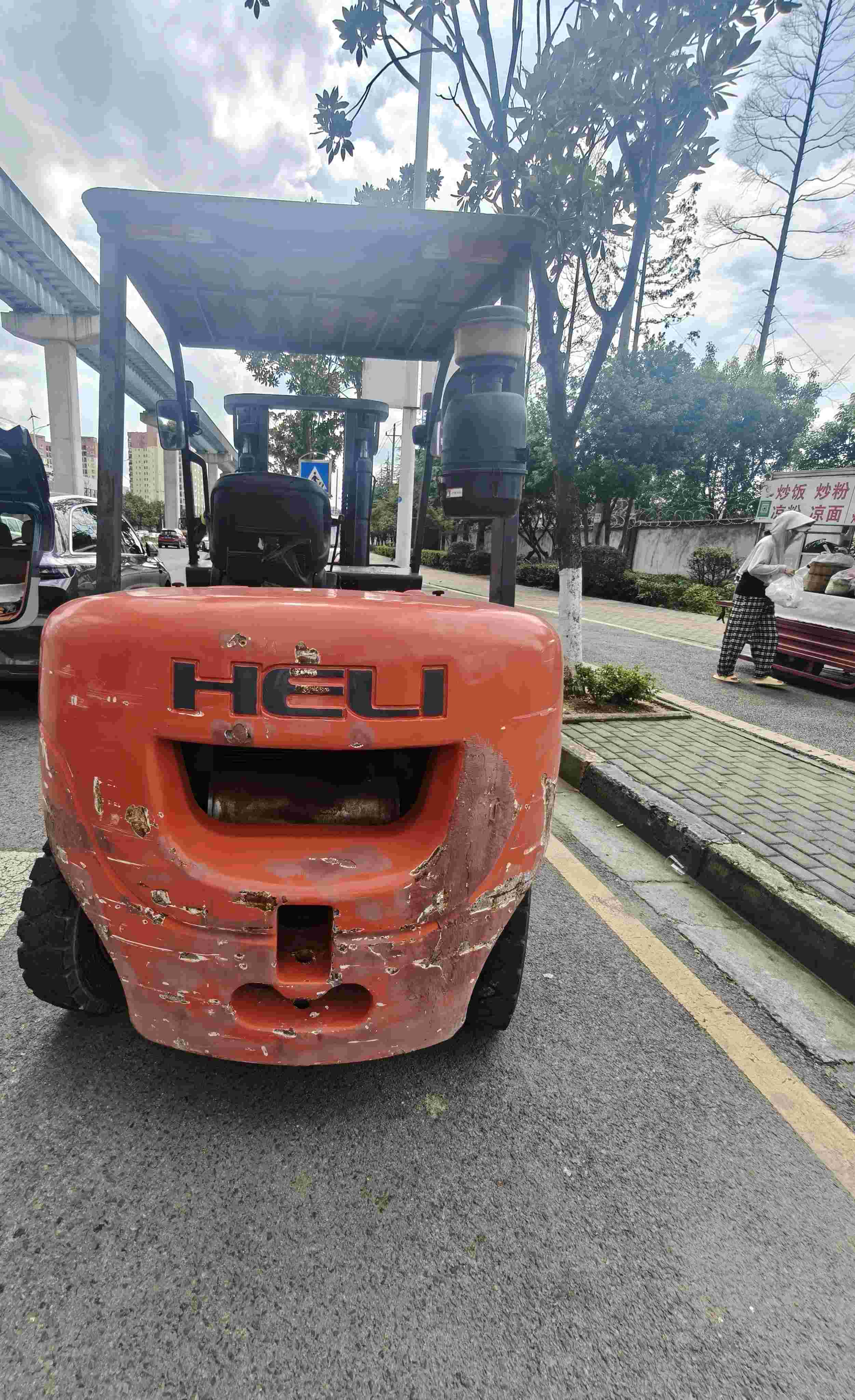 贵州省贵阳市白云区花鱼井组二手合力5吨升高0米柴油叉车