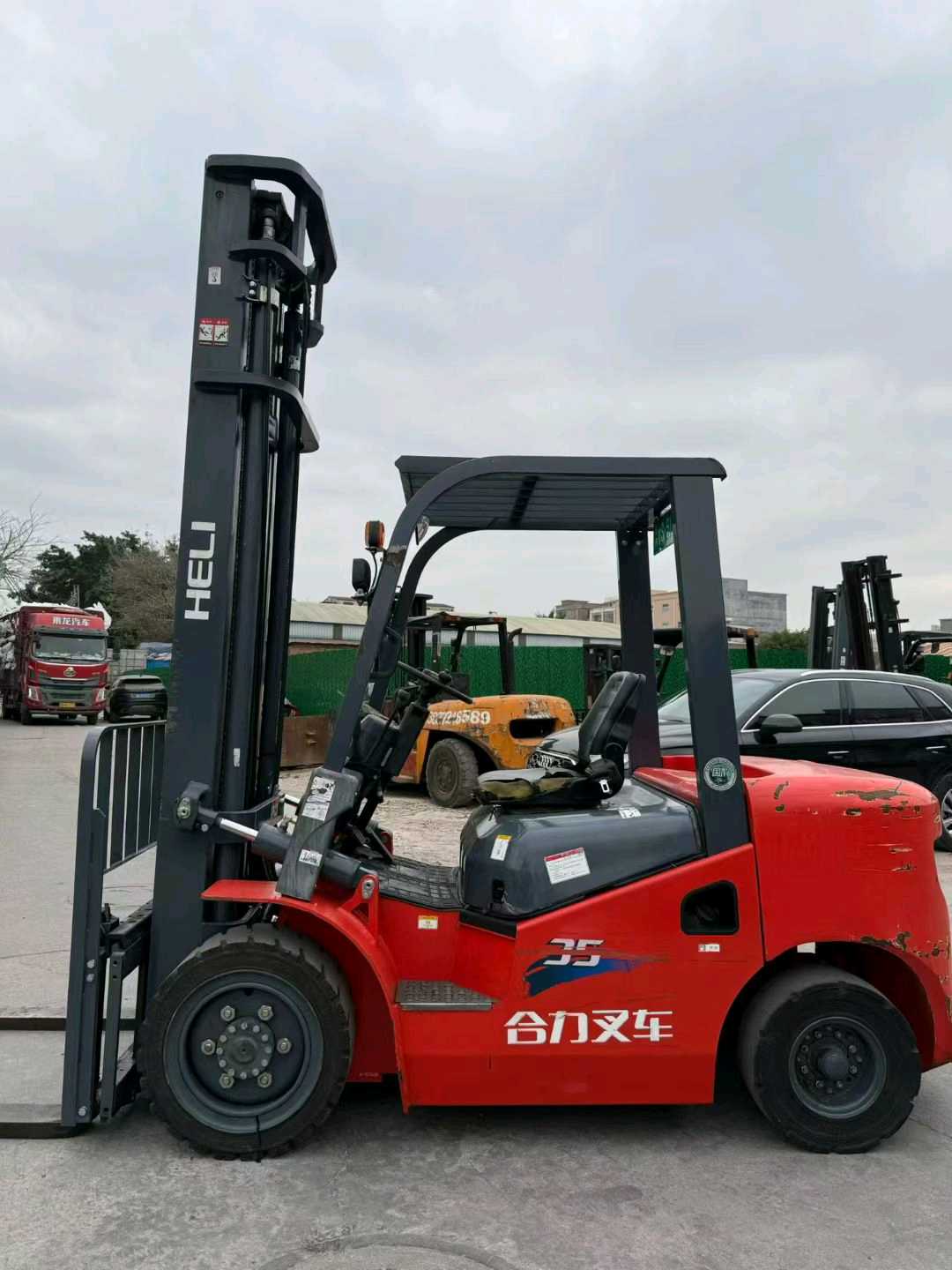 广东省东莞市环湖西路二手合力3.5吨升高0米柴油叉车