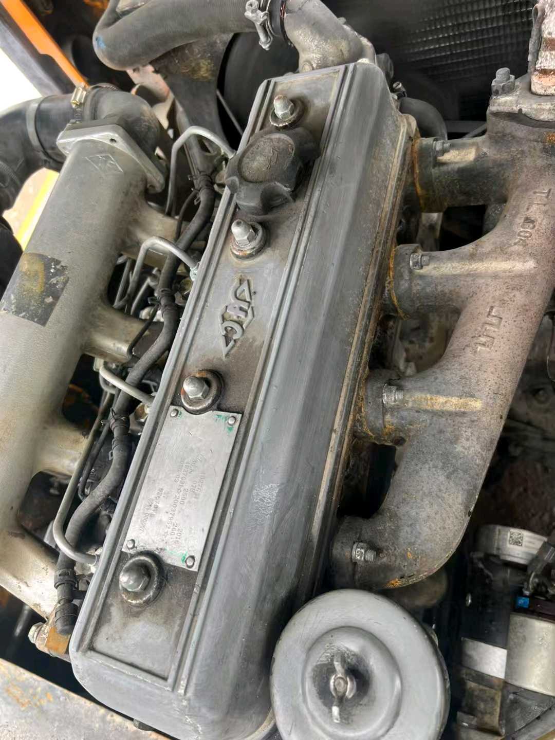 山东省菏泽市牡丹区中华路与桂陵路交叉口正东方向280米左右二手杭叉3.5吨升高0米柴油叉车