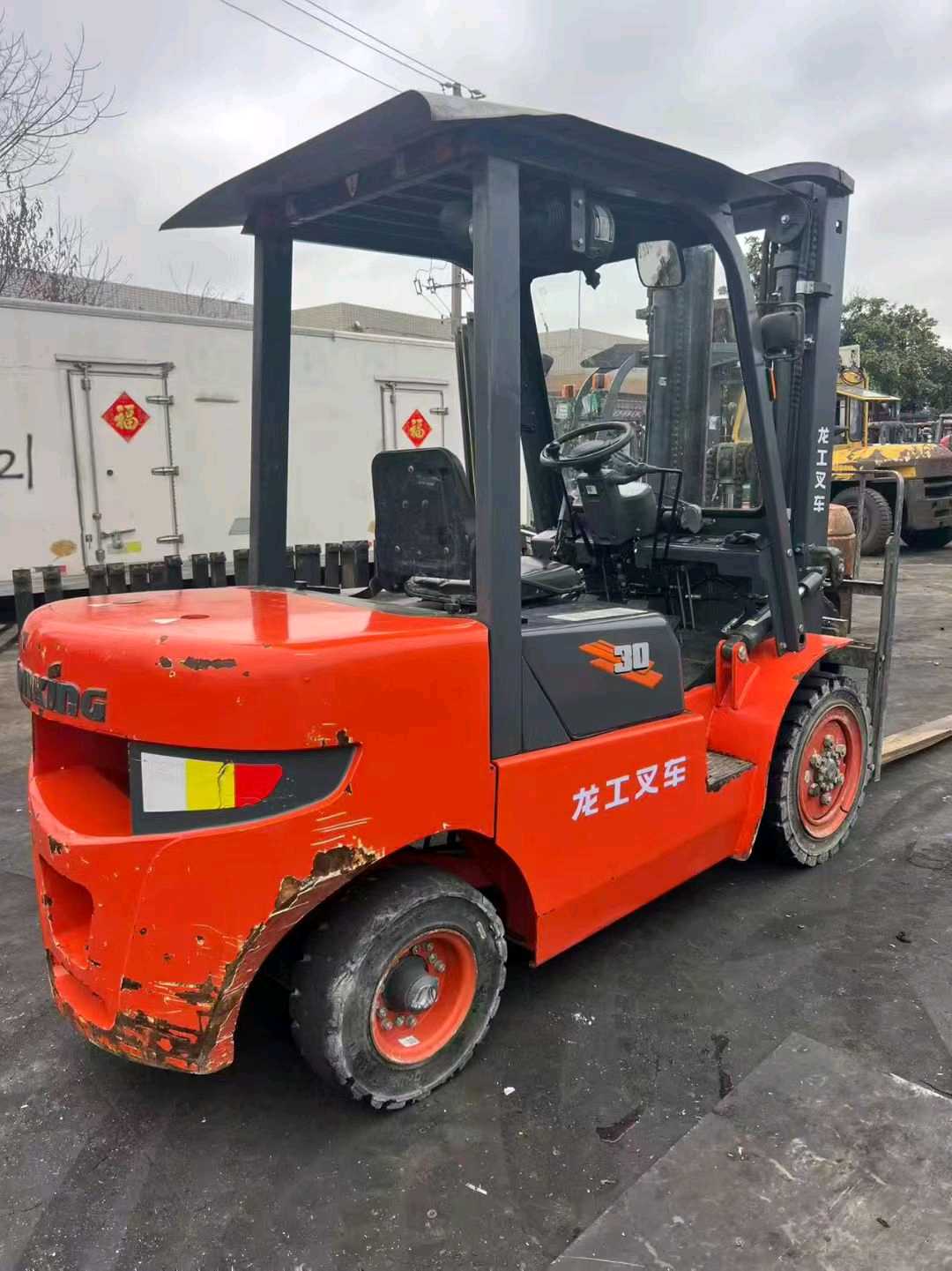 江苏省苏州市昆山市人民南路1号二手龙工3吨升高0米柴油叉车