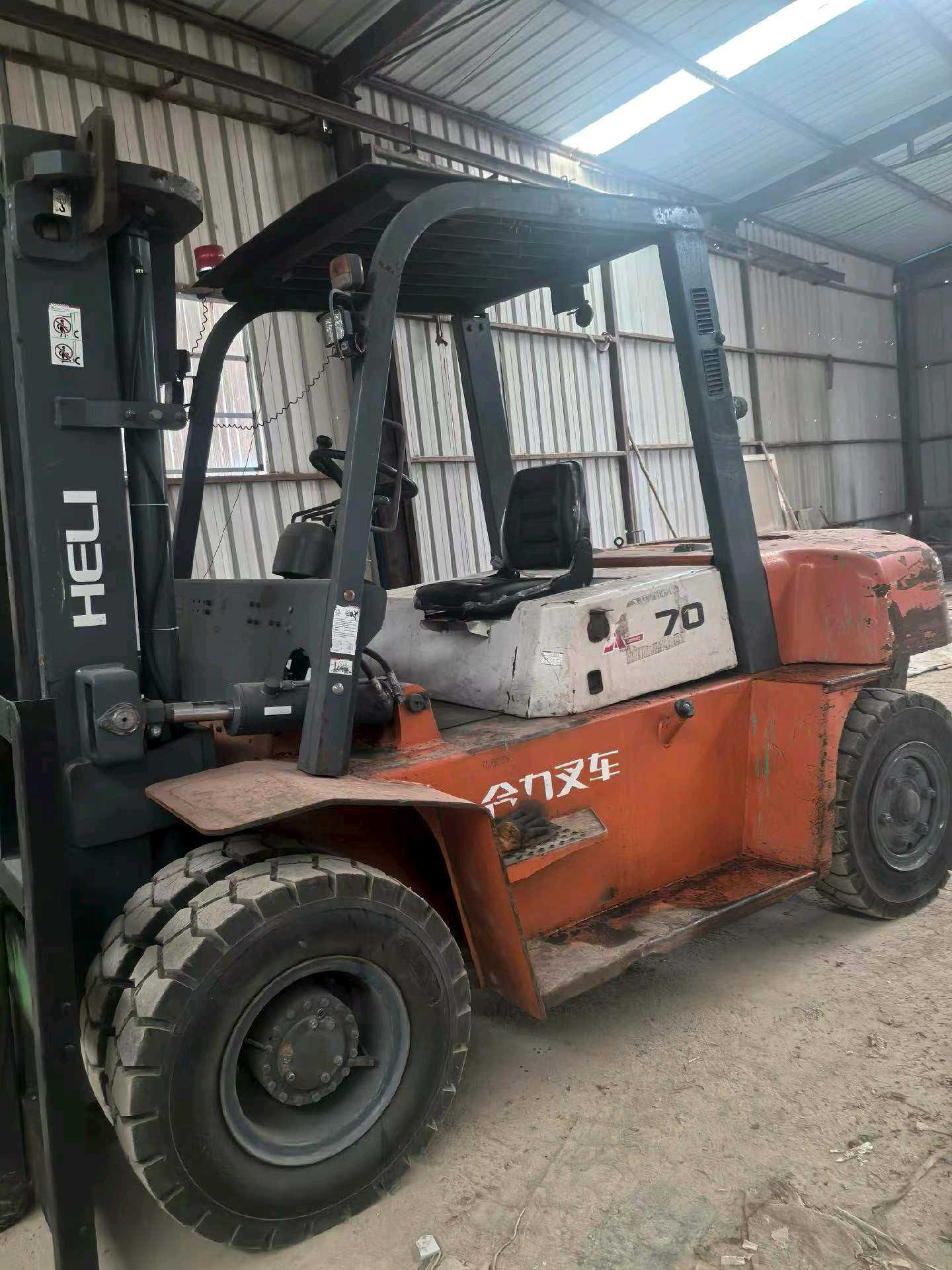 山东省聊城市东昌府区东昌西路与站前路交汇处西二手合力7吨升高0米柴油叉车